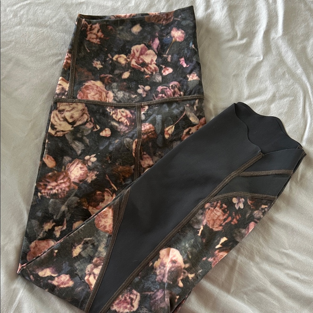 Lululemon WunderUnder Floral Print Leggings. Size 10. EUC